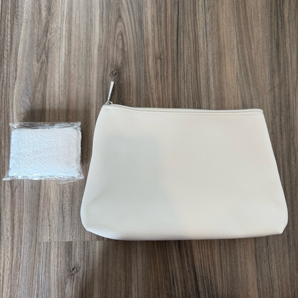 Elemis White Cosmetic Pouch with Face Towel - Picture 5 of 9